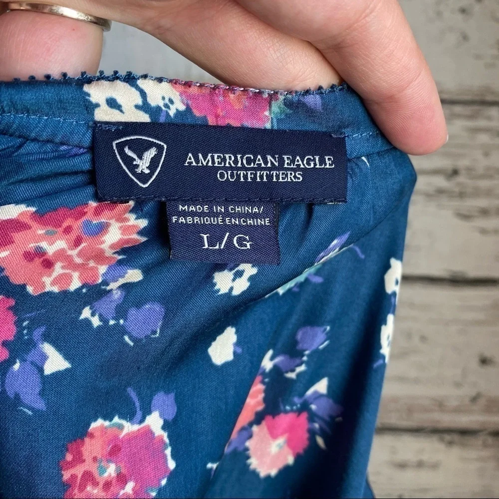 American Eagle blue floral top